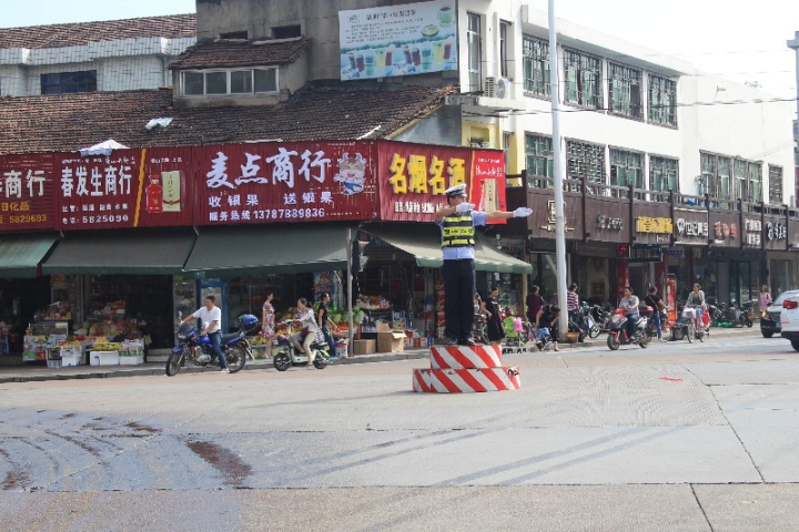临澧开展交通秩序大演练2_副本.jpg