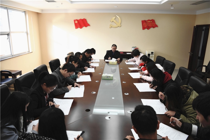 市检察院公诉支部考试现场_副本.jpg