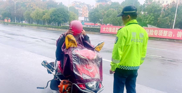 市交警支队：规范“两车”骑行 优化出行环境